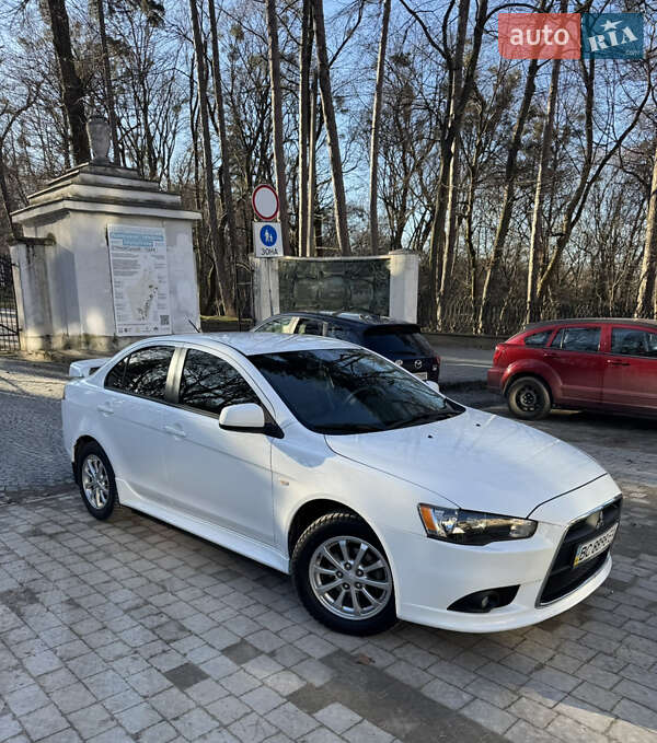 Седан Mitsubishi Lancer 2013 в Львове