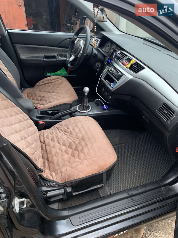 Седан Mitsubishi Lancer 2004 в Золочеве