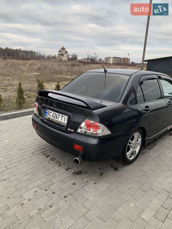 Седан Mitsubishi Lancer 2004 в Золочеве