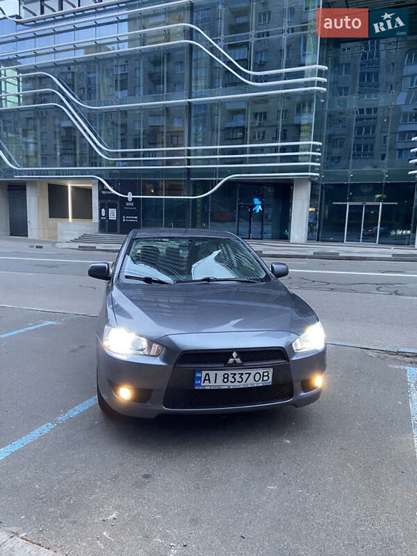 Седан Mitsubishi Lancer 2011 в 