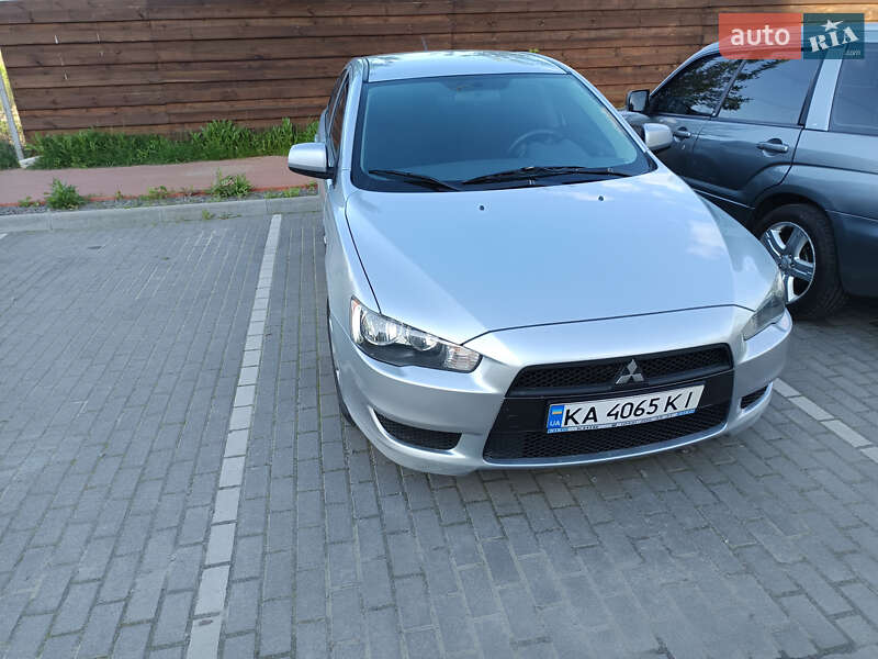 Седан Mitsubishi Lancer 2011 в 