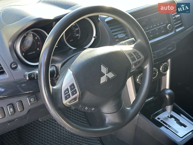 Седан Mitsubishi Lancer 2016 в Києві