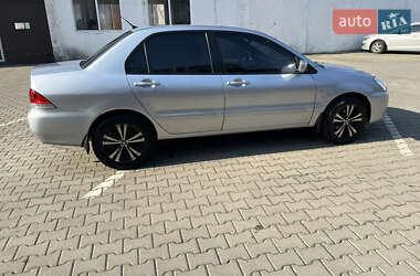 Седан Mitsubishi Lancer 2005 в Чернівцях