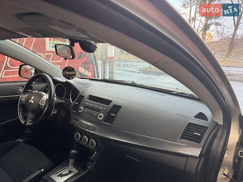 Седан Mitsubishi Lancer 2009 в Львові