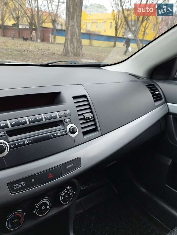 Седан Mitsubishi Lancer 2011 в Києві