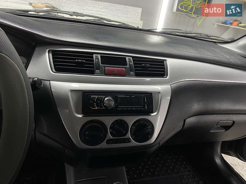 Седан Mitsubishi Lancer 2006 в Измаиле