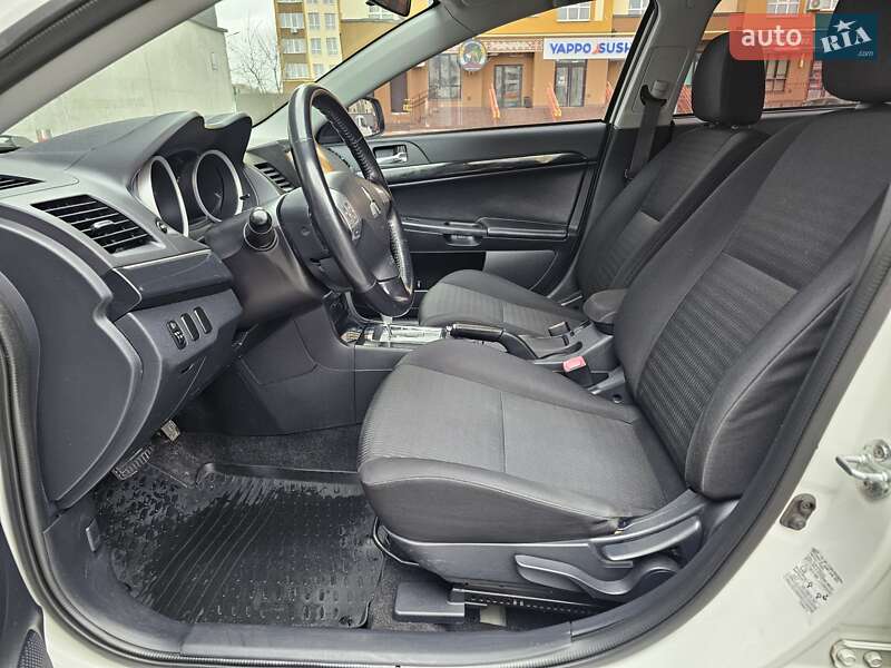 Седан Mitsubishi Lancer 2012 в Києві