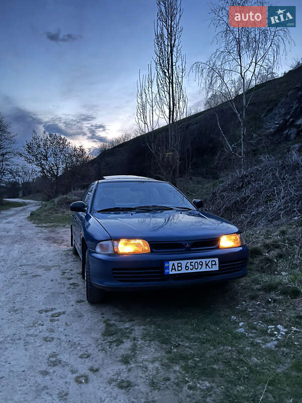 Седан Mitsubishi Lancer 1993 в 
