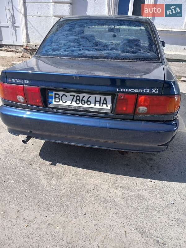 Седан Mitsubishi Lancer 1995 в Городке