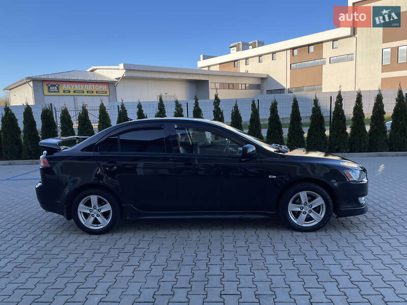 Седан Mitsubishi Lancer 2009 в Чернівцях