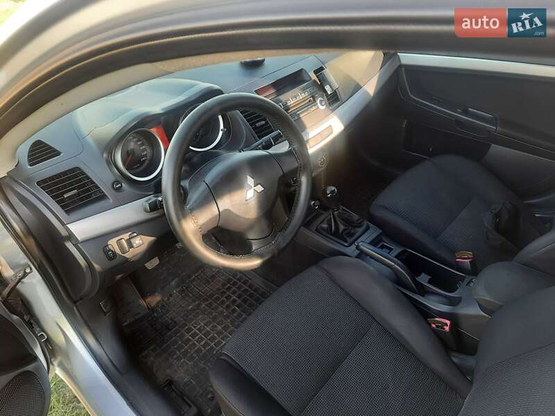 Седан Mitsubishi Lancer 2007 в Вольнянске