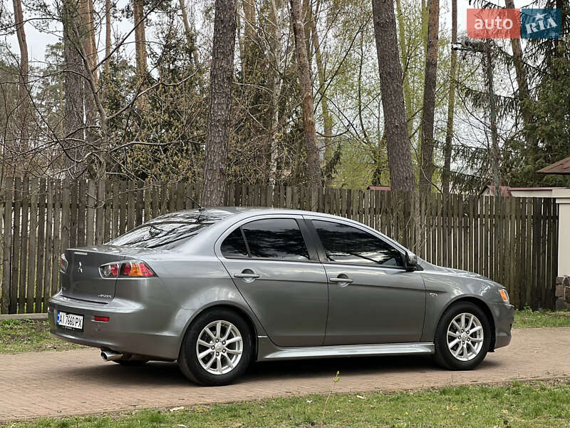 Седан Mitsubishi Lancer 2016 в Києві
