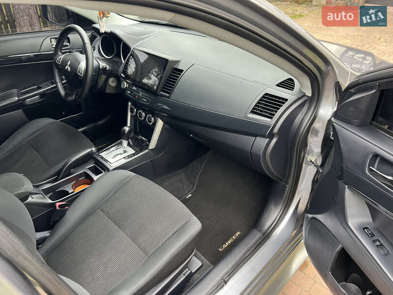 Седан Mitsubishi Lancer 2016 в Києві