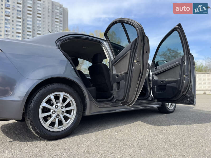 Седан Mitsubishi Lancer 2010 в Києві
