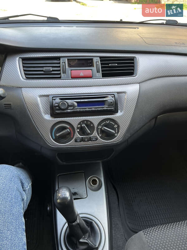 Седан Mitsubishi Lancer 2006 в Золочеві