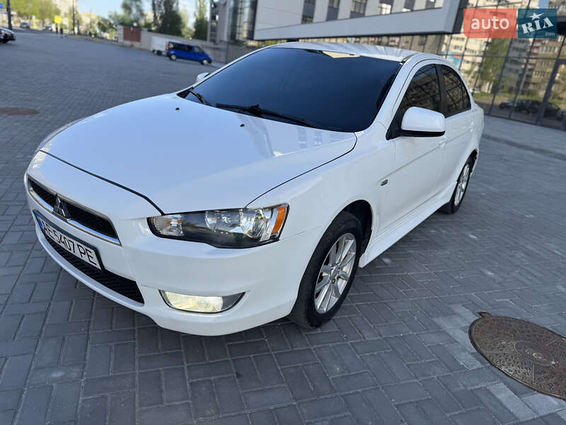 Седан Mitsubishi Lancer 2015 в Днепре
