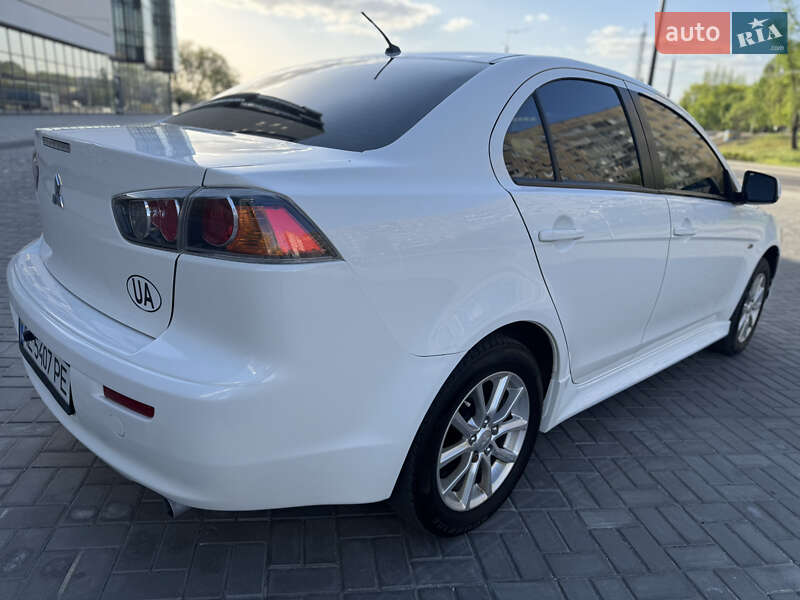 Седан Mitsubishi Lancer 2015 в Днепре