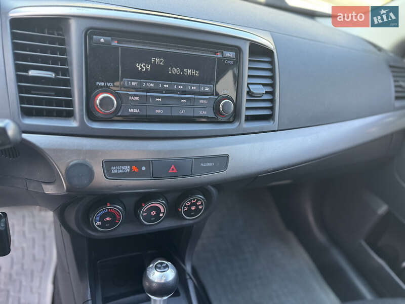 Седан Mitsubishi Lancer 2015 в Днепре