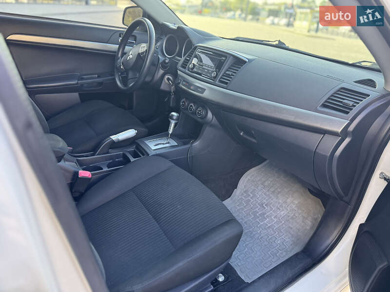 Седан Mitsubishi Lancer 2015 в Днепре