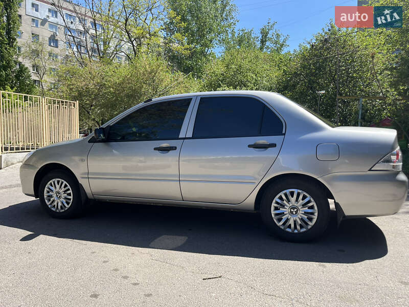 Седан Mitsubishi Lancer 2004 в Одесі