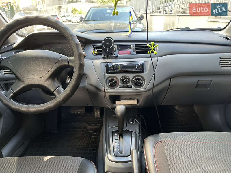Седан Mitsubishi Lancer 2004 в Одесі
