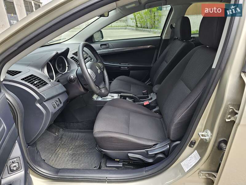 Седан Mitsubishi Lancer 2011 в Києві