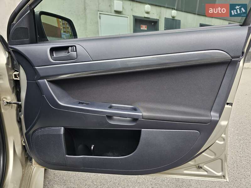 Седан Mitsubishi Lancer 2011 в Києві