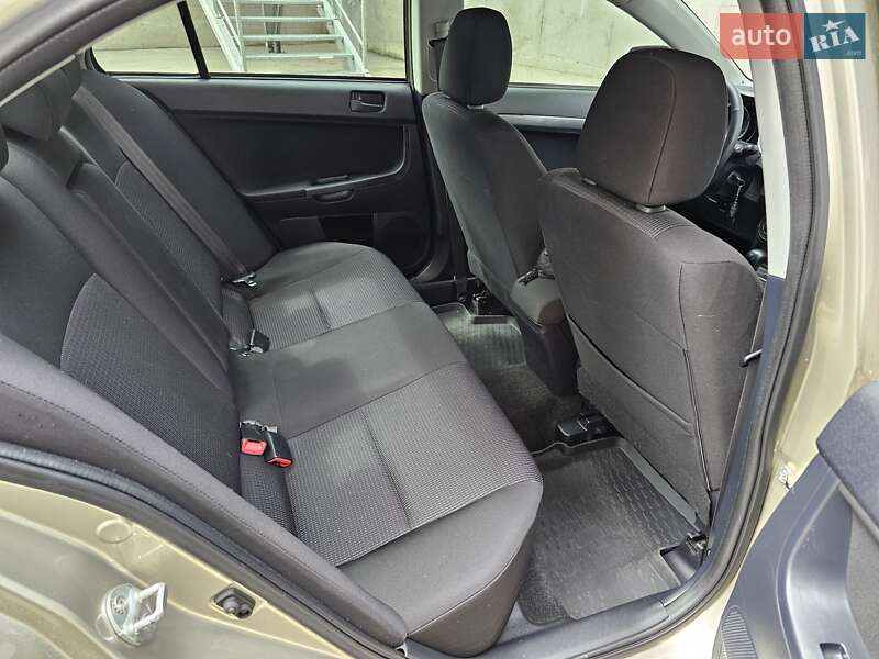 Седан Mitsubishi Lancer 2011 в Києві