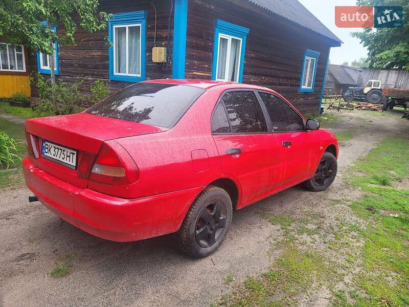 Седан Mitsubishi Lancer 1996 в Старом Селе