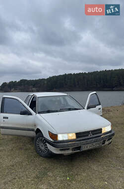 Седан Mitsubishi Lancer 1990 в 