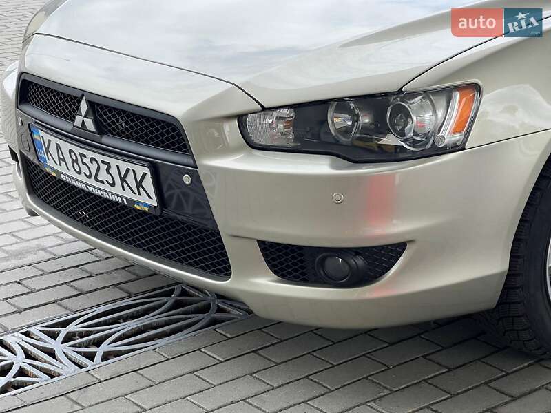 Седан Mitsubishi Lancer 2009 в Киеве