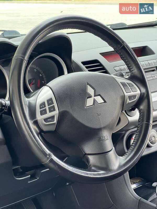 Седан Mitsubishi Lancer 2009 в Киеве