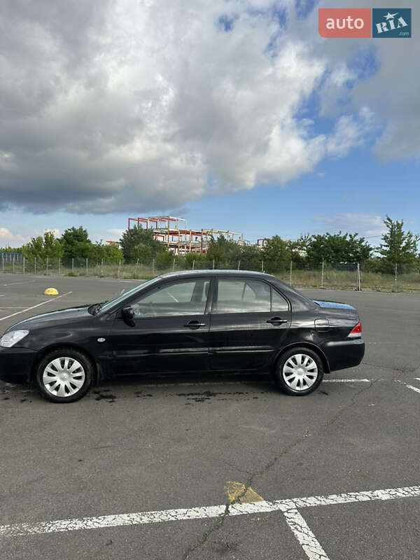 Седан Mitsubishi Lancer 2007 в Киеве
