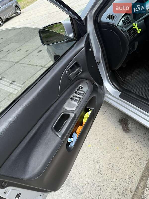 Седан Mitsubishi Lancer 2006 в Львове фото 20 Седан Mitsubishi Lancer 2006 в Львове