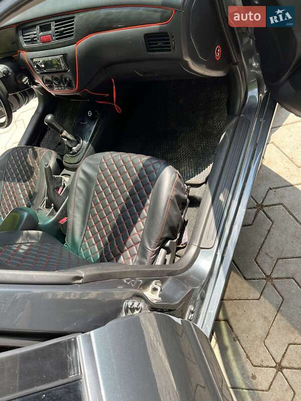 Седан Mitsubishi Lancer 2004 в Тернополе
