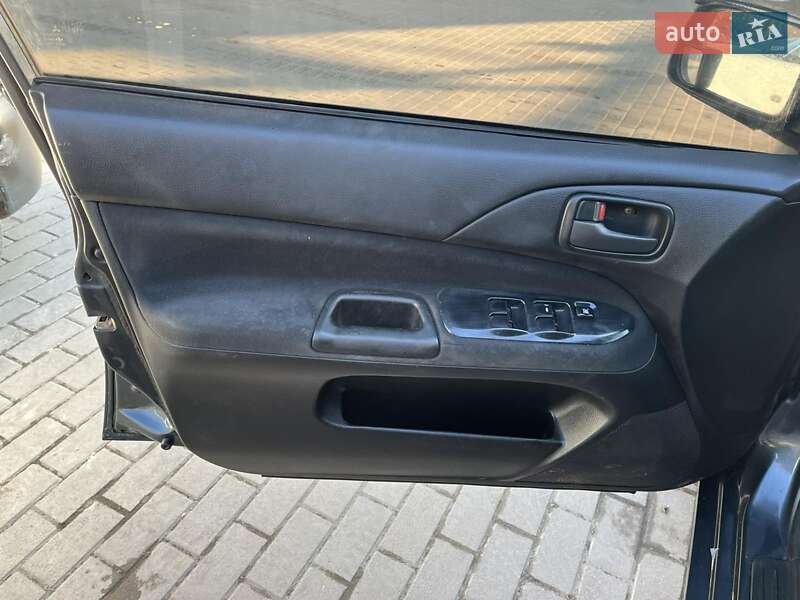 Седан Mitsubishi Lancer 2004 в Тернополе