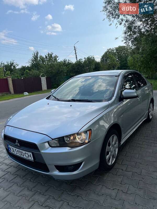 Хэтчбек Mitsubishi Lancer 2009 в Киеве