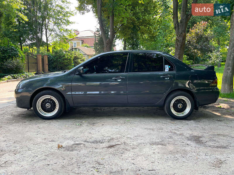 Седан Mitsubishi Lancer 2003 в Киеве