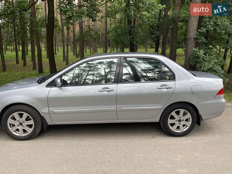Седан Mitsubishi Lancer 2007 в Киеве
