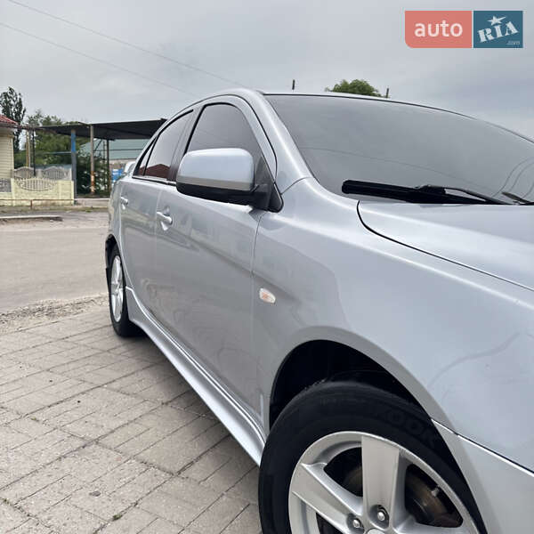 Седан Mitsubishi Lancer 2010 в Кобеляках