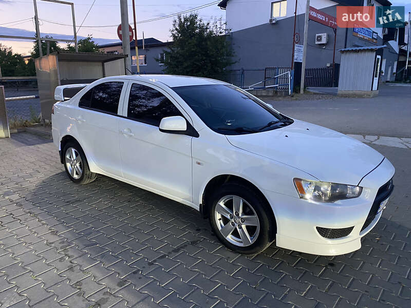 Седан Mitsubishi Lancer 2010 в Чернівцях