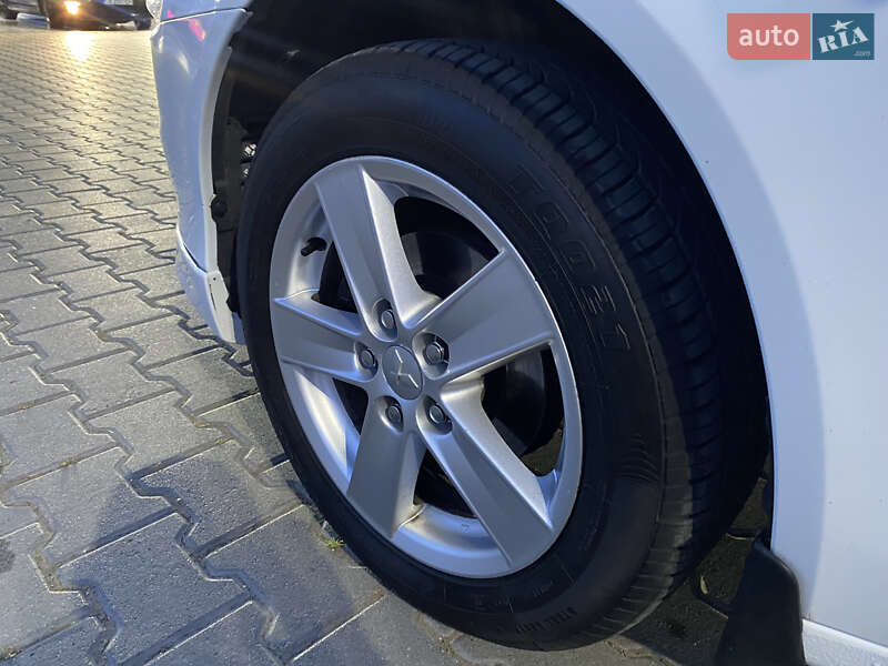 Седан Mitsubishi Lancer 2010 в Чернівцях