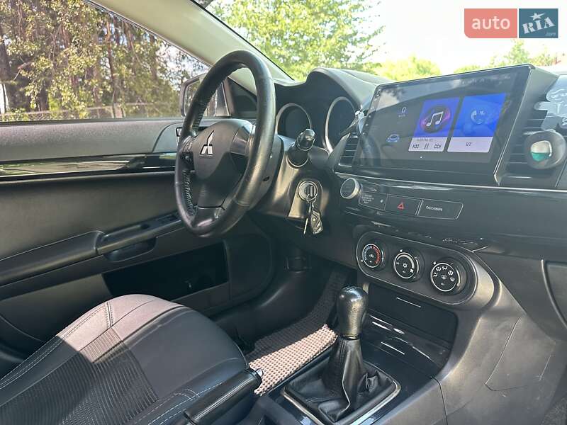 Седан Mitsubishi Lancer 2012 в Нетешине