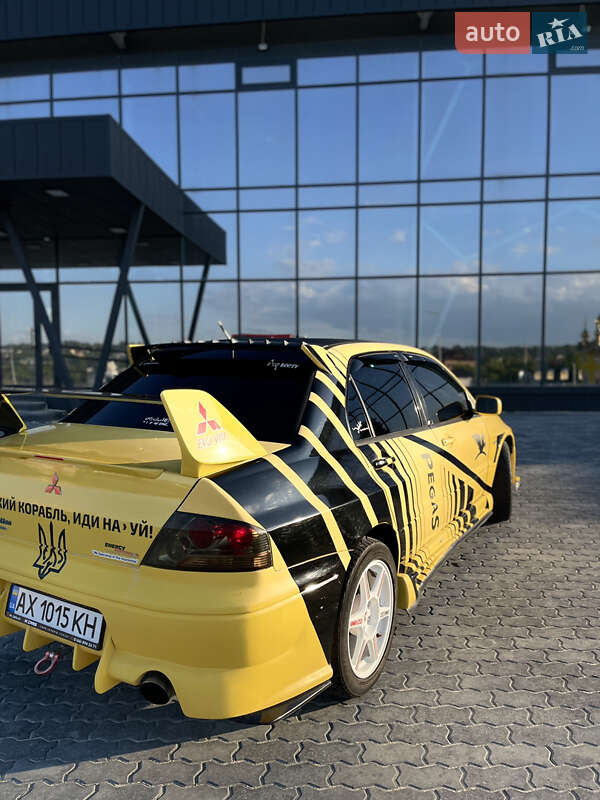 Седан Mitsubishi Lancer 2004 в Черновцах