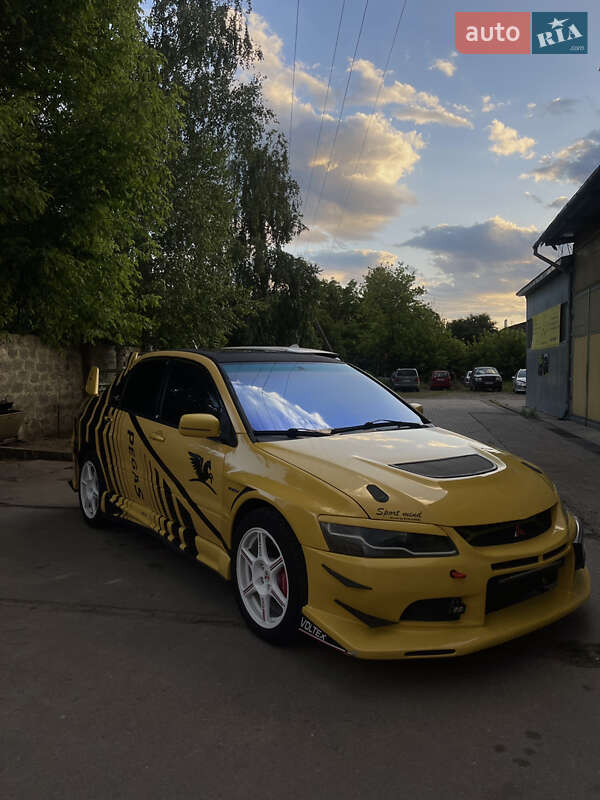 Седан Mitsubishi Lancer 2004 в Черновцах