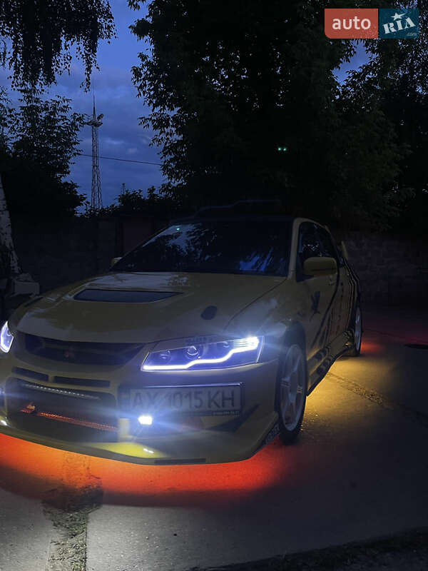 Седан Mitsubishi Lancer 2004 в Черновцах