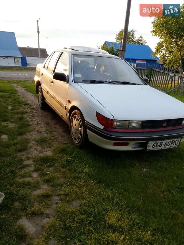 Седан Mitsubishi Lancer 1987 в 