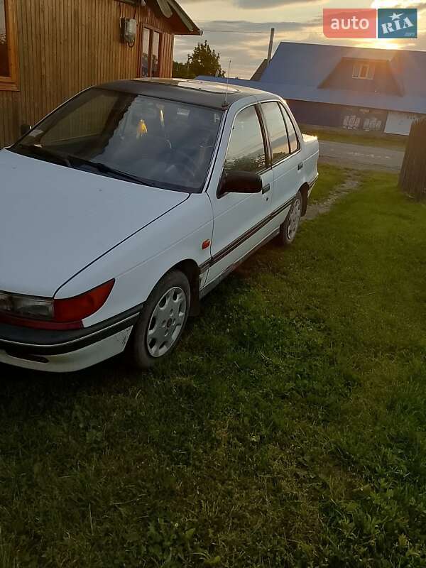 Седан Mitsubishi Lancer 1987 в Вижнице
