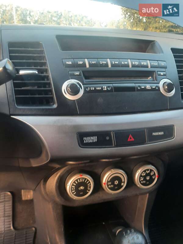 Седан Mitsubishi Lancer 2008 в Виннице