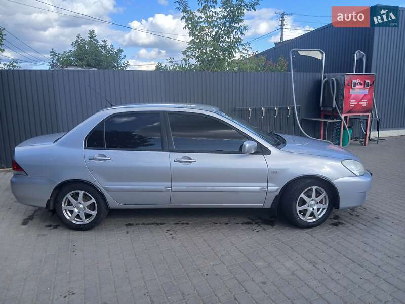 Седан Mitsubishi Lancer 2006 в Умани
